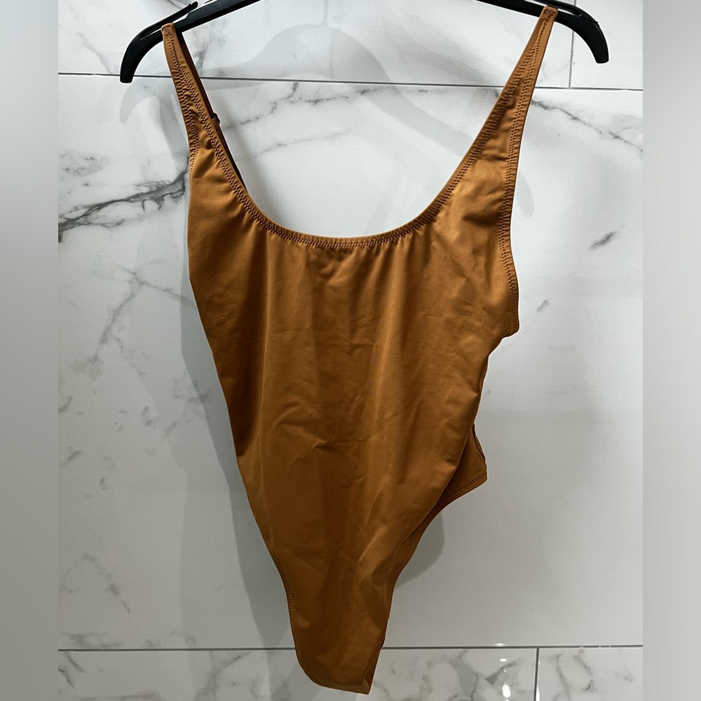🆕 LIMITED EDITION-SKIMS SCOOP NECK ONE PIECE SWIM: SIZE-MEDIUM COLOR-ALMOND